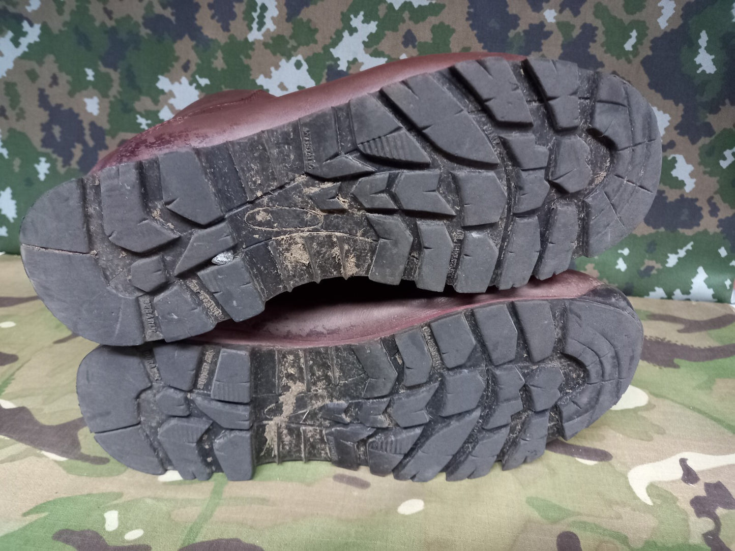 BRITISH ARMY MILITARY SAS SURPLUS ITURRI COMBAT HIKING BOOTS LEATHER - 5 L