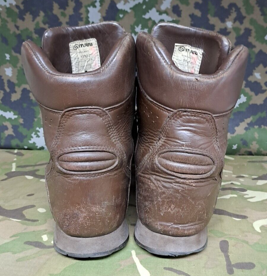 BRITISH ARMY MILITARY SAS SURPLUS ITURRI COMBAT HIKING BOOTS LEATHER - 11 M