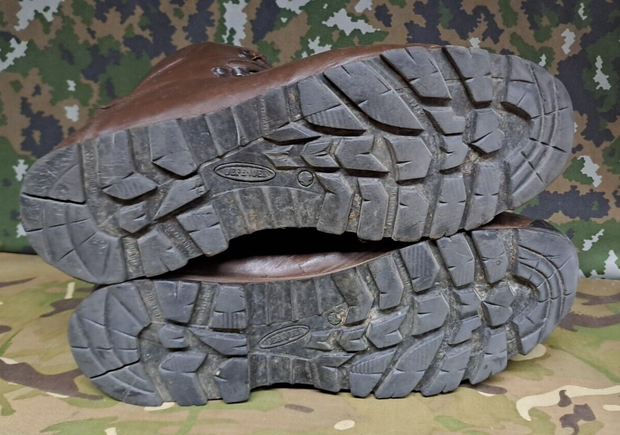 BRITISH ARMY MILITARY SAS SURPLUS ITURRI COMBAT HIKING BOOTS LEATHER - 11 M