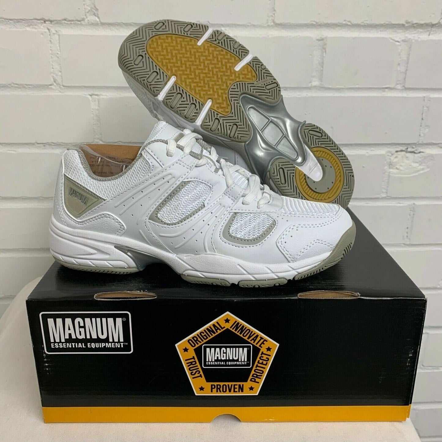 NEW WOMEN'S MAGNUM WHITE INDOOR TRAINING SHOES TRAINERS British Army - 4 M