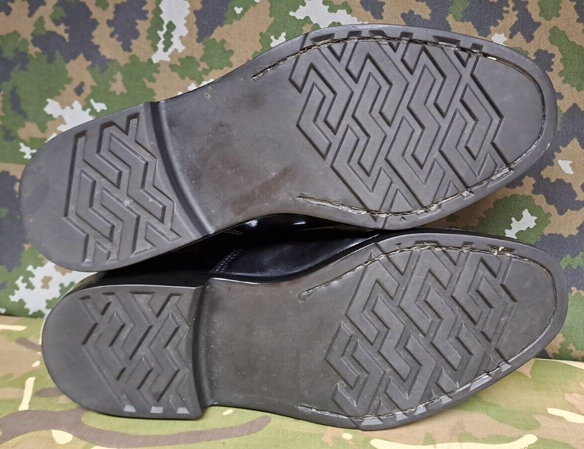 Genuine British Army Issue Black Leather Men's Service Shoes w Toe Caps - 9.5 M