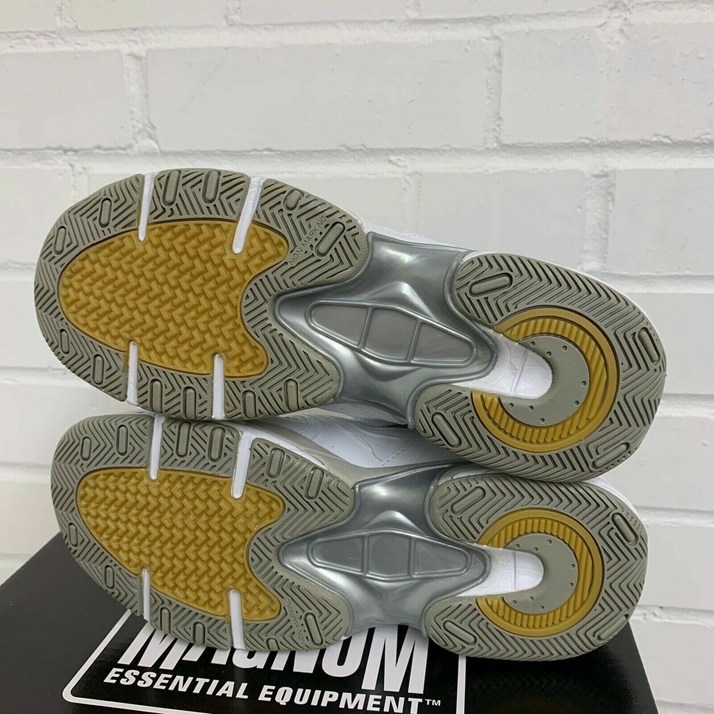 NEW WOMEN'S MAGNUM WHITE INDOOR TRAINING SHOES TRAINERS British Army - 4 M