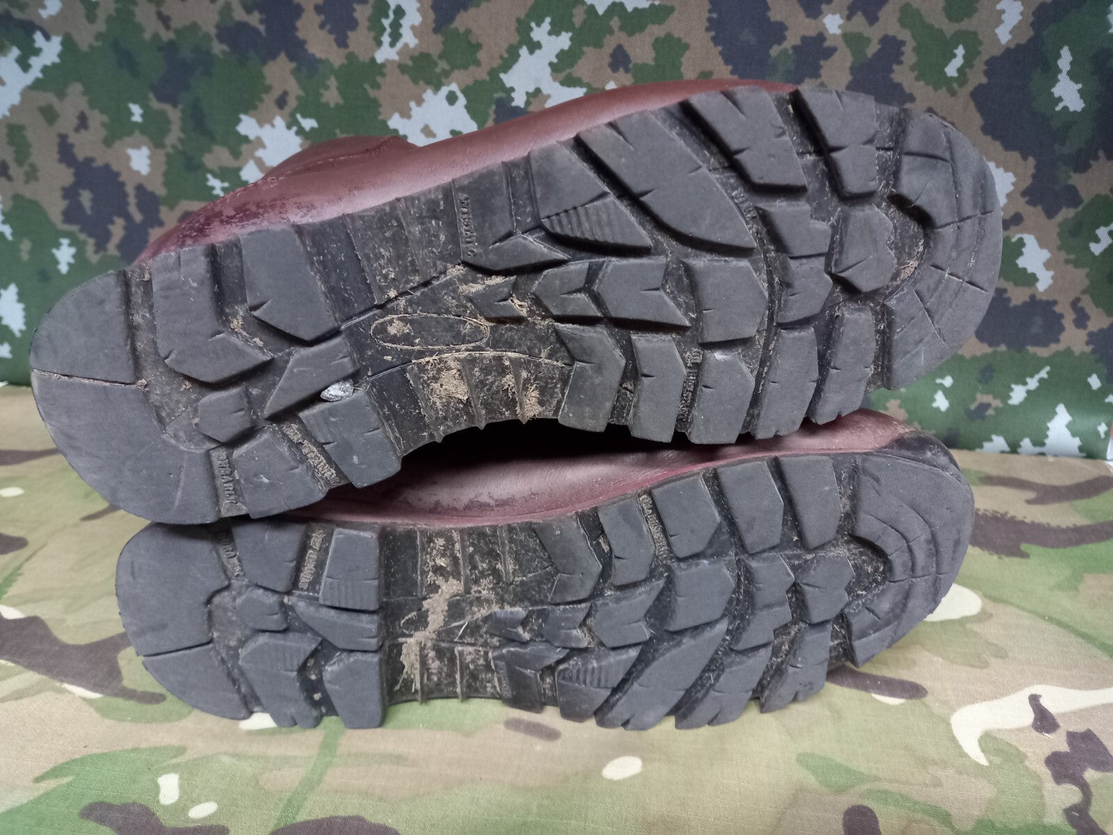 BRITISH ARMY MILITARY SAS SURPLUS ITURRI COMBAT HIKING BOOTS LEATHER - 5 L