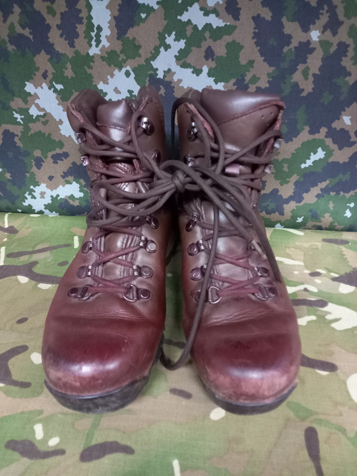 BRITISH ARMY MILITARY SAS SURPLUS ITURRI COMBAT HIKING BOOTS LEATHER - 5 L