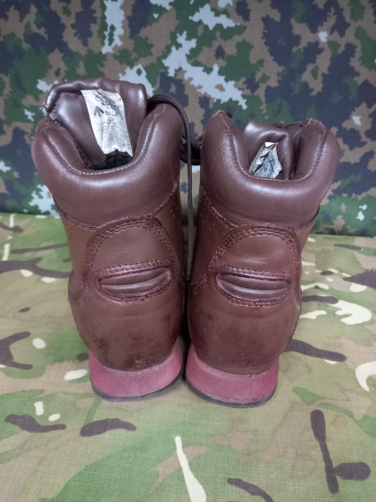 BRITISH ARMY MILITARY SAS SURPLUS ITURRI COMBAT HIKING BOOTS LEATHER - 5 L