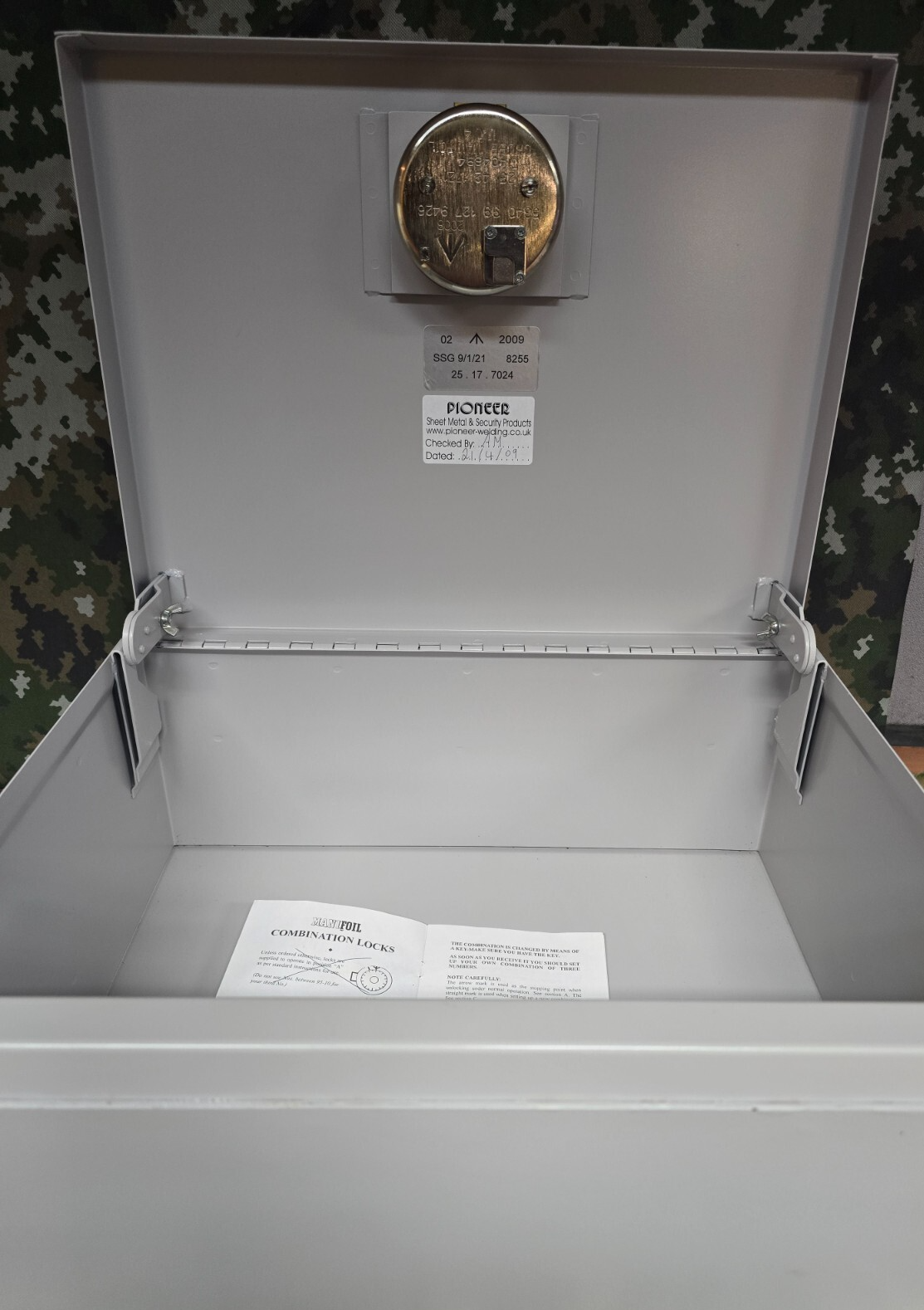 2008 Chubb Manifoil MKIV Safe EX MOD Issue Document Safe Combination Lock Box