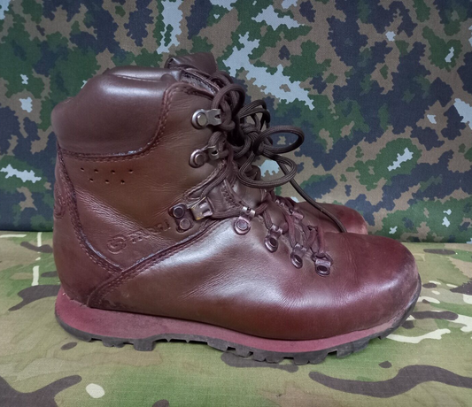 BRITISH ARMY MILITARY SAS SURPLUS ITURRI COMBAT HIKING BOOTS LEATHER - 5 L