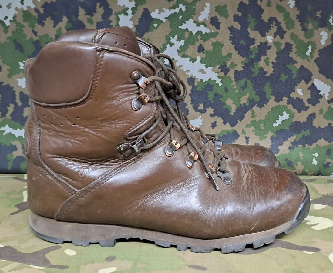 BRITISH ARMY MILITARY SAS SURPLUS ITURRI COMBAT HIKING BOOTS LEATHER - 11 M