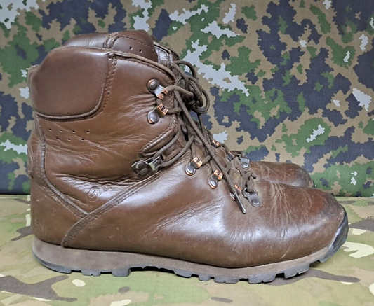 BRITISH ARMY MILITARY SAS SURPLUS ITURRI COMBAT HIKING BOOTS LEATHER - 11 M