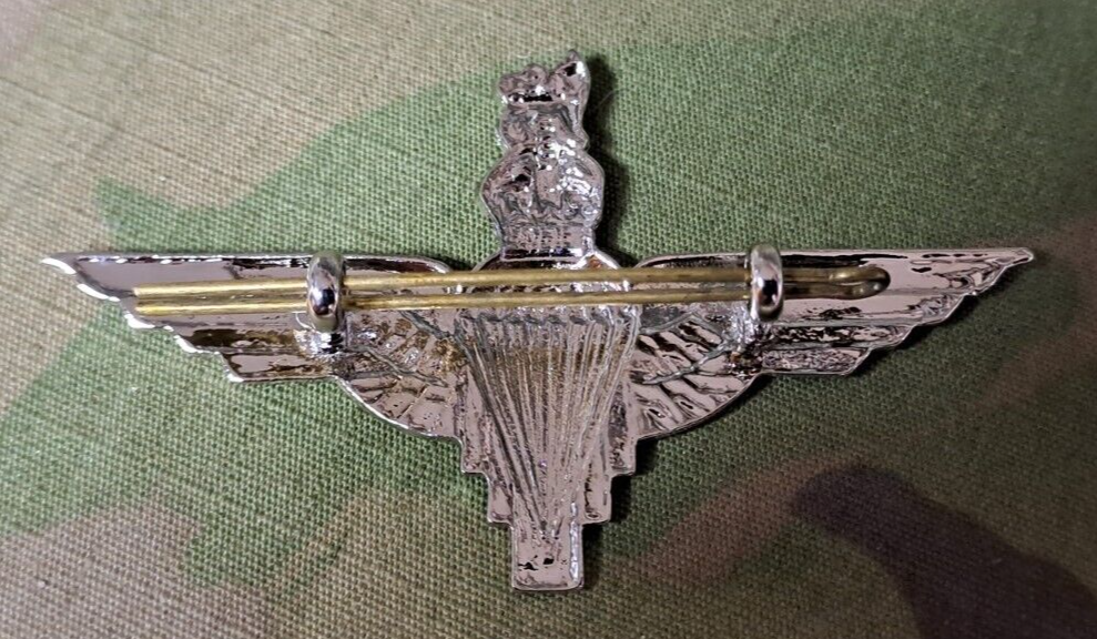NEW ISSUE MILITARY PARA PARACHUTE REGIMENT KINGS CROWN KC SILVER CAP BADGE