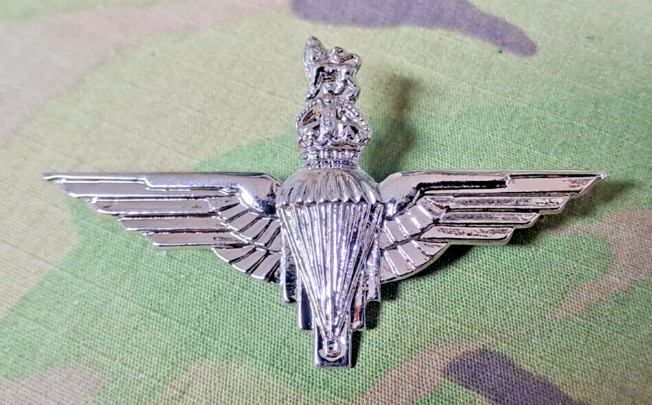 NEW ISSUE MILITARY PARA PARACHUTE REGIMENT KINGS CROWN KC SILVER CAP BADGE