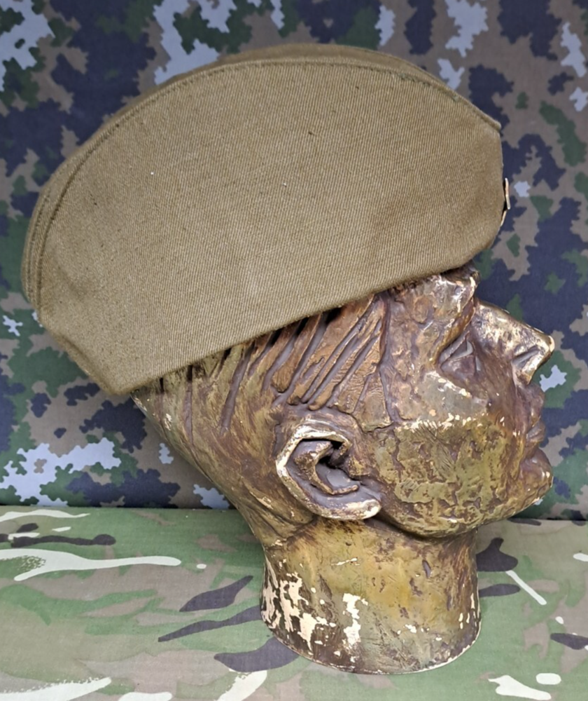 Genuine Russian Army Officers Side Cap Pilotka with Collectable Badge - 57 CM