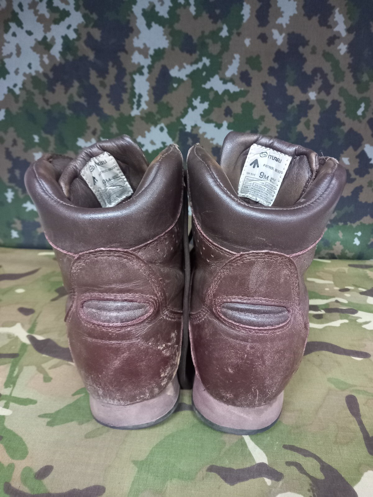 BRITISH ARMY MILITARY SAS SURPLUS ITURRI COMBAT HIKING BOOTS LEATHER - 9 M