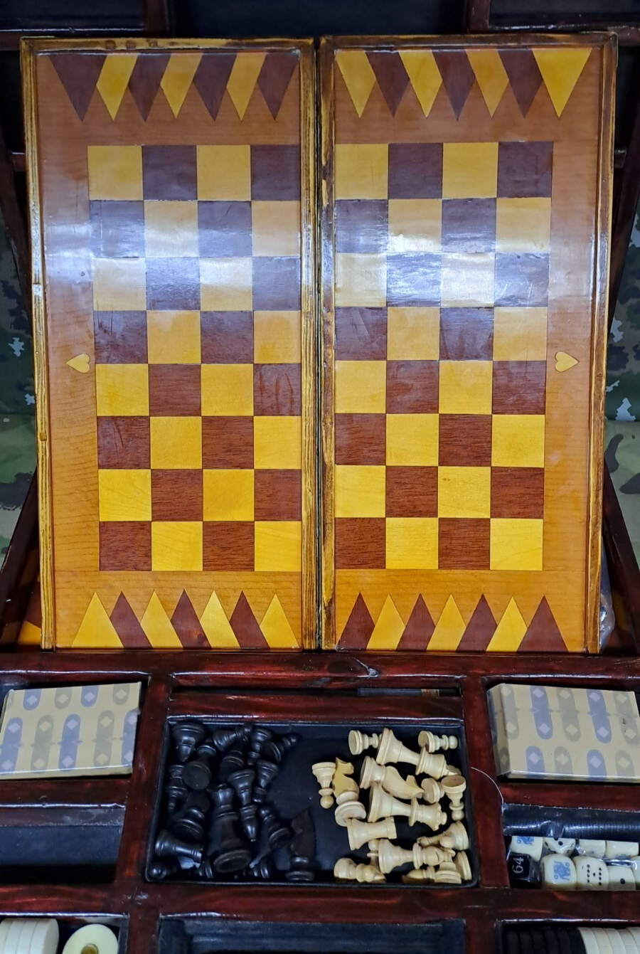 Vintage Country House Games Compendium Backgammon Chess Drafts Dominoes Poker