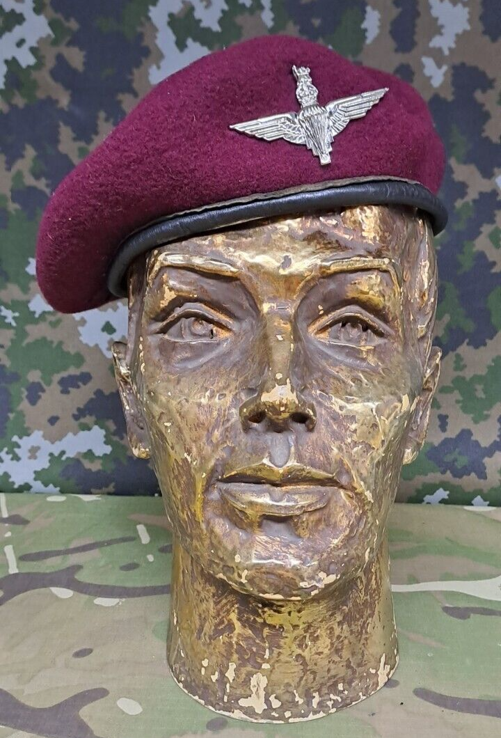 NEW ISSUE MILITARY PARA PARACHUTE REGIMENT KINGS CROWN KC SILVER CAP BADGE